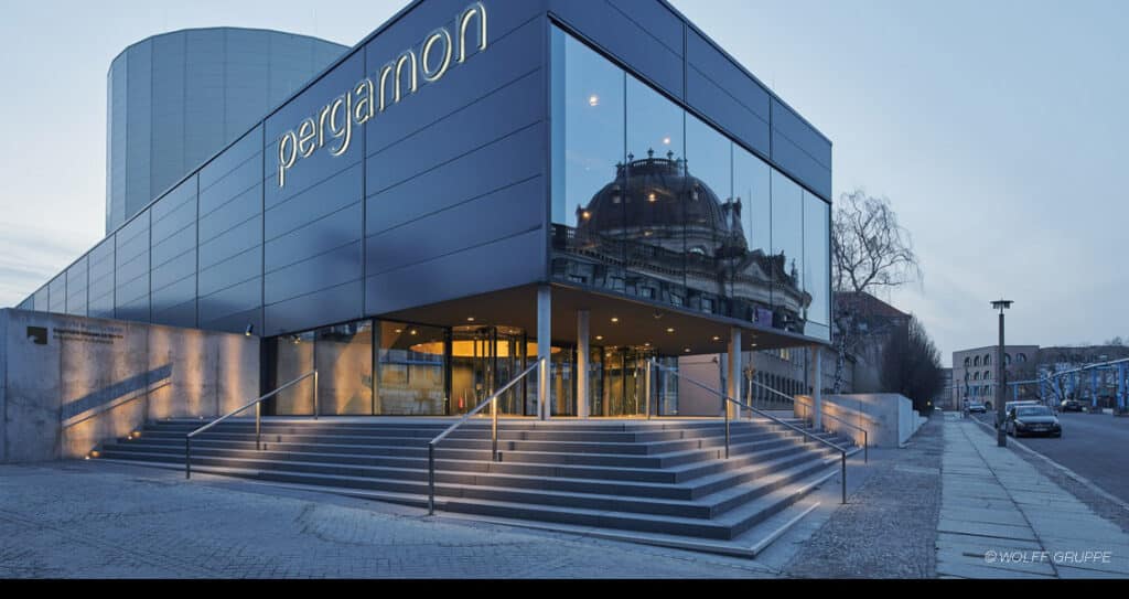 LECCOR | Germany | Berlin | Pergamon Museum LED-Handrail U60x40 - References