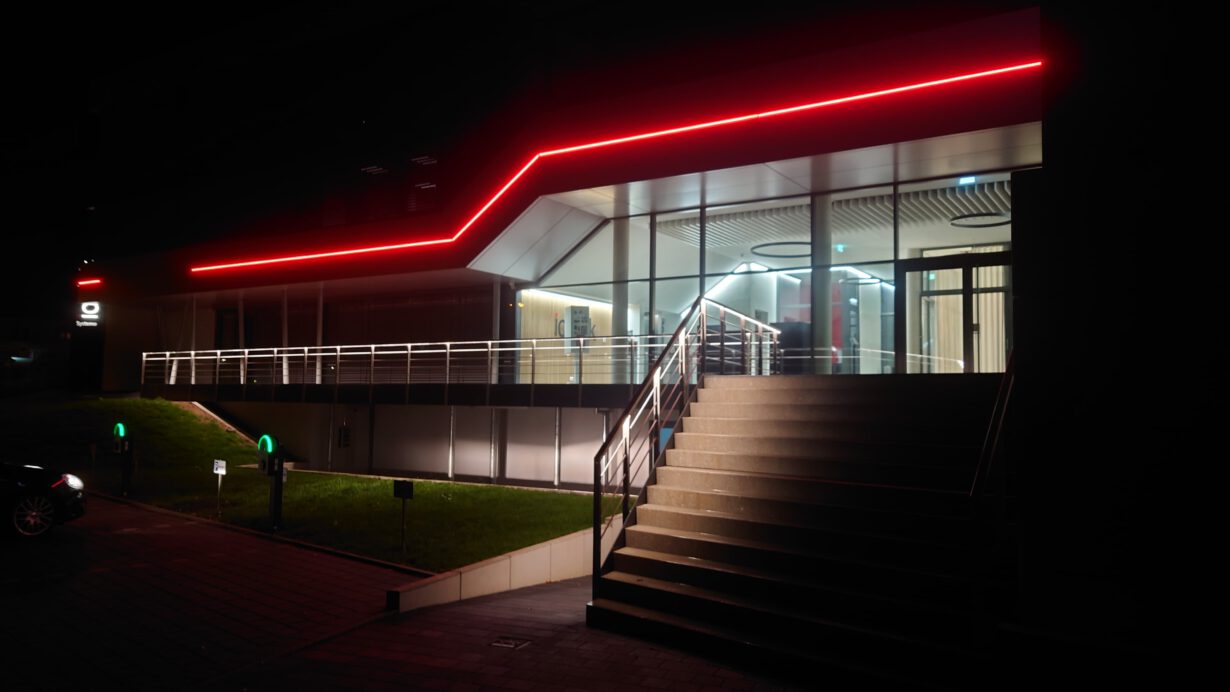 icotek GmbH & Co. KG LED Edelstahlhandlauf und Fassadenbeleuchtung