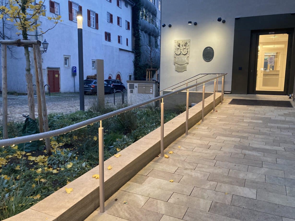 Hölderlinhaus Nürtingen, LED Edelstahlhandlauf LAMANO U42, Pulverbeschichtung