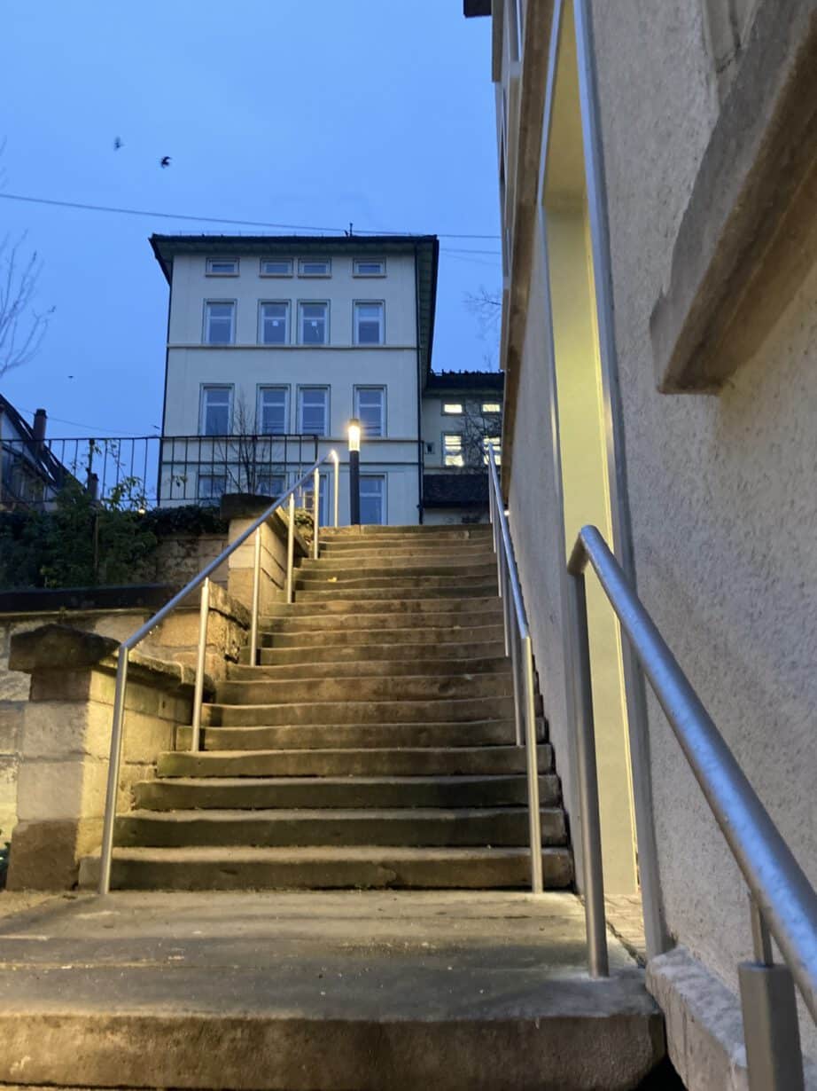 Hölderlinhaus Nürtingen, LED Edelstahlhandlauf LAMANO U42, Pulverbeschichtung